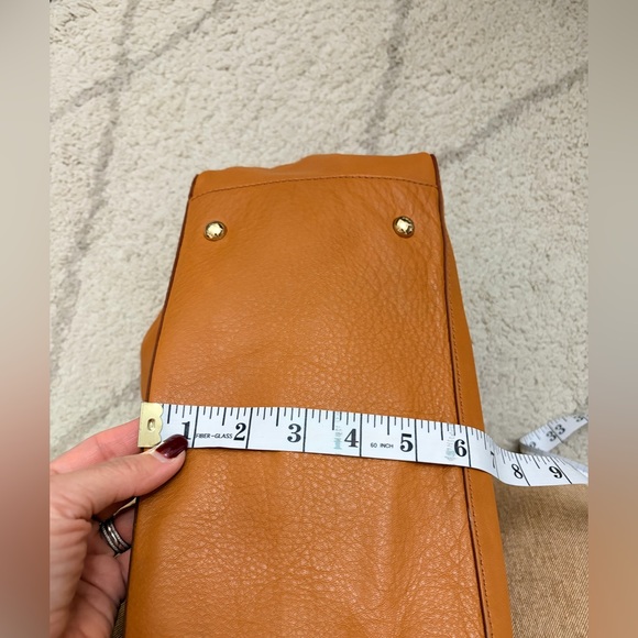 Mark & Graham Tan Leather Shoulder Bag with Gold Chain and Two Additional Straps - Picture 8 of 8